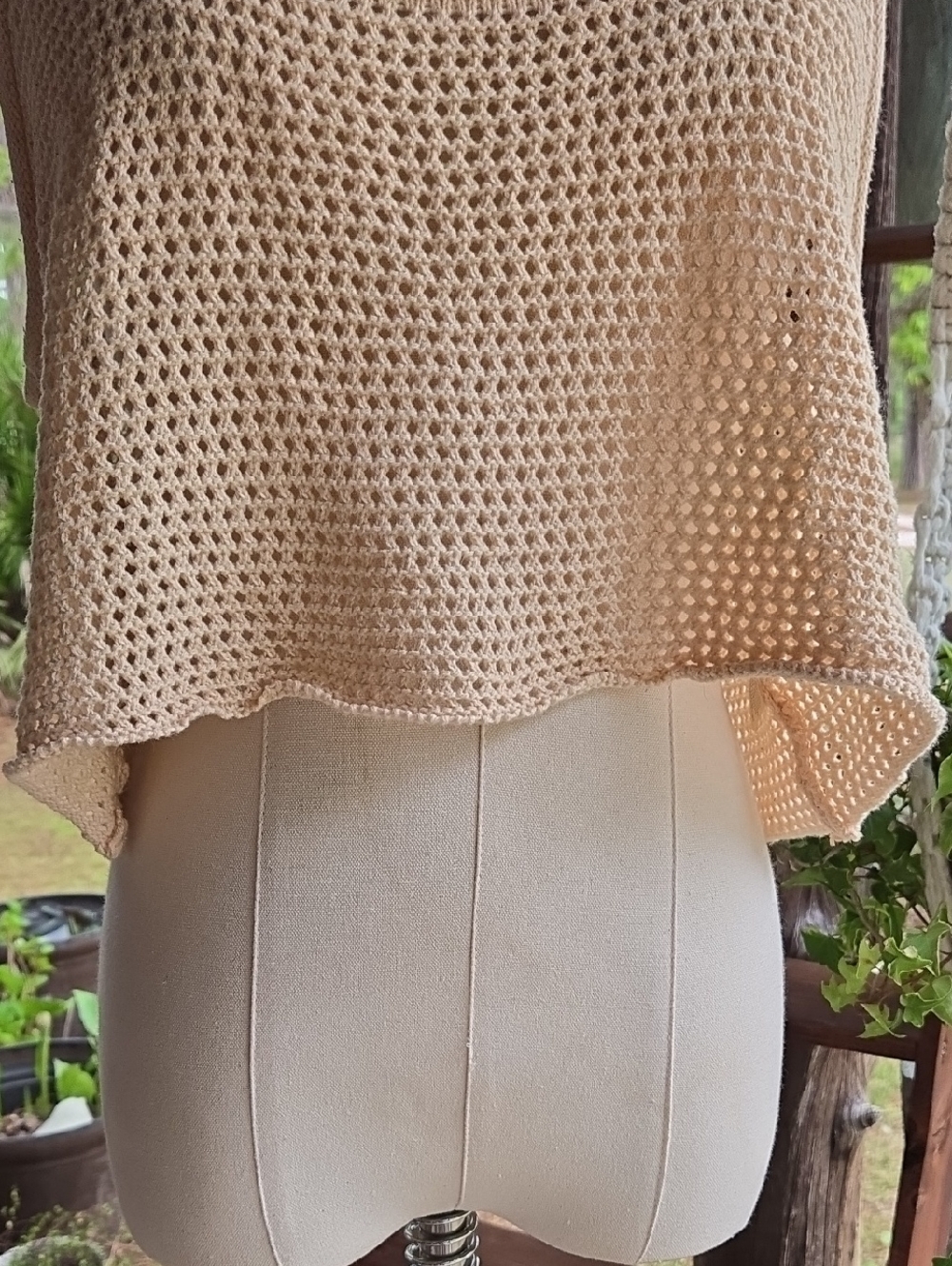 New In Cream Cropped Open Knit Sleeveless Sweater Size Large - Picture 4 of 11